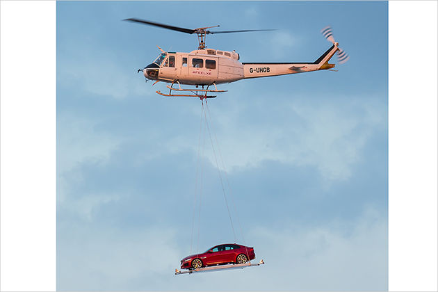 Schweben per Heli, Seilbahn oder Hochseil: Autos müssen nicht immer am Asphalt kleben