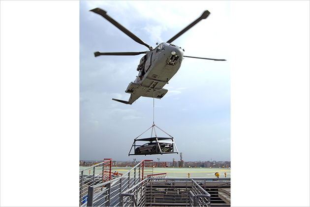 Schweben per Heli, Seilbahn oder Hochseil: Autos müssen nicht immer am Asphalt kleben
