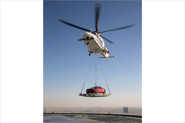 Schweben per Heli, Seilbahn oder Hochseil: Autos müssen nicht immer am Asphalt kleben