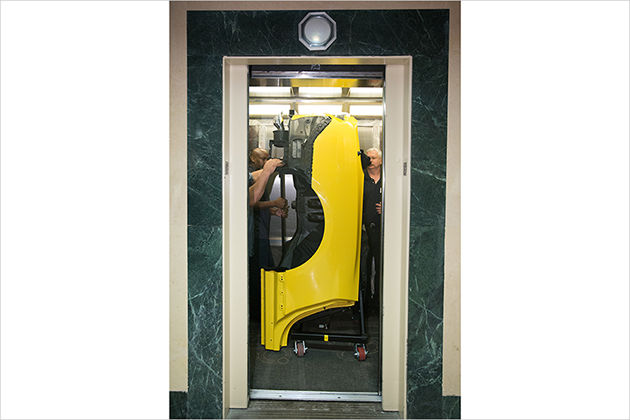 Schweben per Heli, Seilbahn oder Hochseil: Autos müssen nicht immer am Asphalt kleben