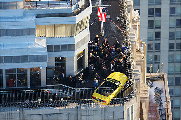 Schweben per Heli, Seilbahn oder Hochseil: Autos müssen nicht immer am Asphalt kleben