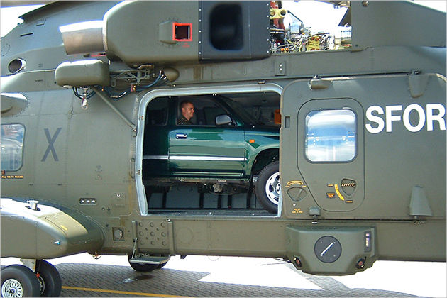 Schweben per Heli, Seilbahn oder Hochseil: Autos müssen nicht immer am Asphalt kleben