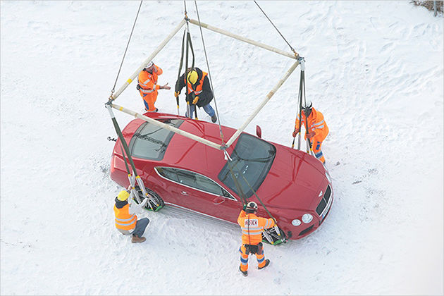 Schweben per Heli, Seilbahn oder Hochseil: Autos müssen nicht immer am Asphalt kleben