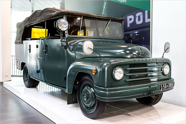 Razzia! Historische Polizeiautos im Audi-Museum als Bildergalerie