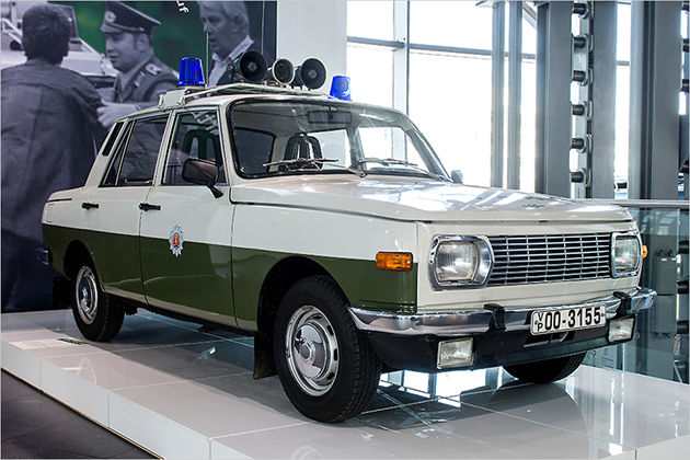 Razzia! Historische Polizeiautos im Audi-Museum als Bildergalerie