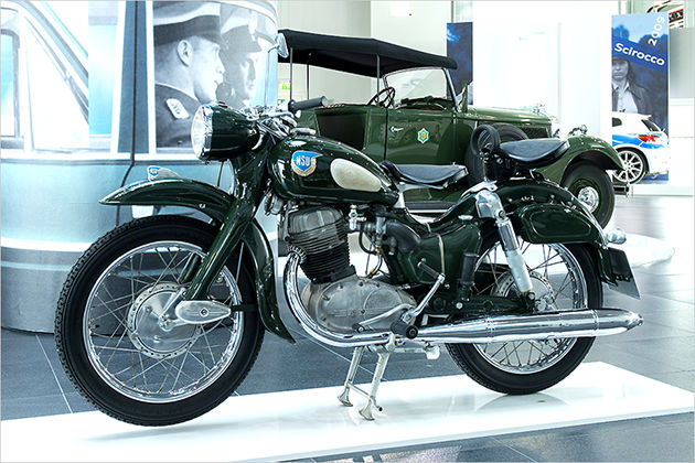 Razzia! Historische Polizeiautos im Audi-Museum als Bildergalerie