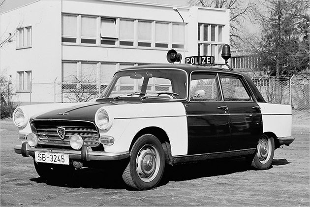 Razzia! Historische Polizeiautos im Audi-Museum als Bildergalerie