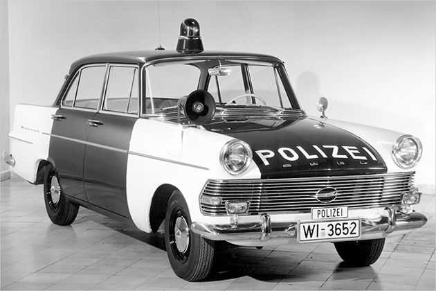 Razzia! Historische Polizeiautos im Audi-Museum als Bildergalerie