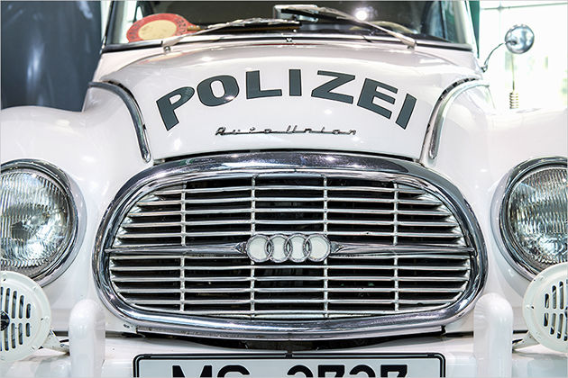 Razzia! Historische Polizeiautos im Audi-Museum als Bildergalerie