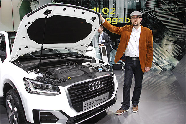 Audi Q2 auf dem Genfer Autosalon 2016: Sitzprobe im kleinsten Q