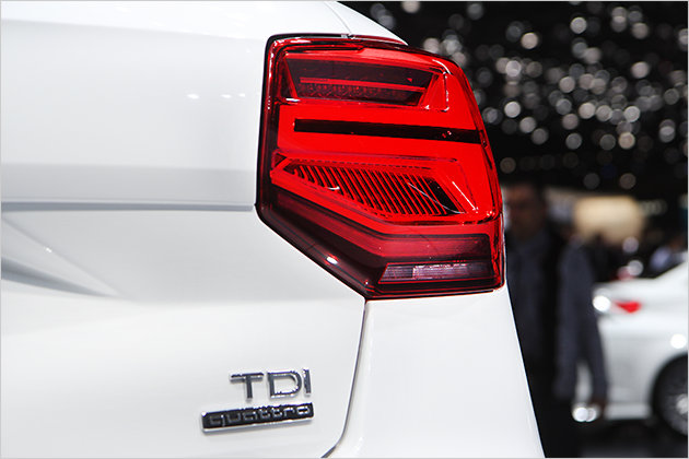 Audi Q2 auf dem Genfer Autosalon 2016: Sitzprobe im kleinsten Q