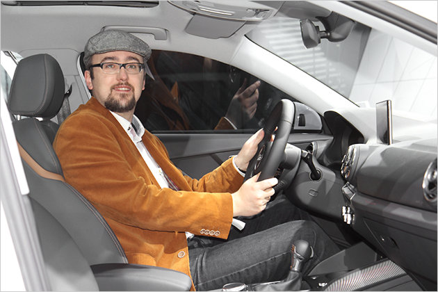 Audi Q2 auf dem Genfer Autosalon 2016: Sitzprobe im kleinsten Q