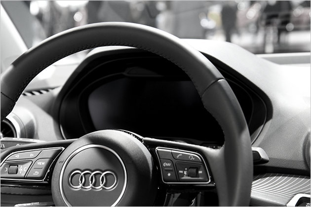 Audi Q2 auf dem Genfer Autosalon 2016: Sitzprobe im kleinsten Q