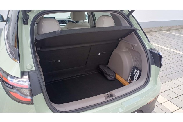 Geely E2 2026 Sie lässt sich hochklappen und Festklemmen