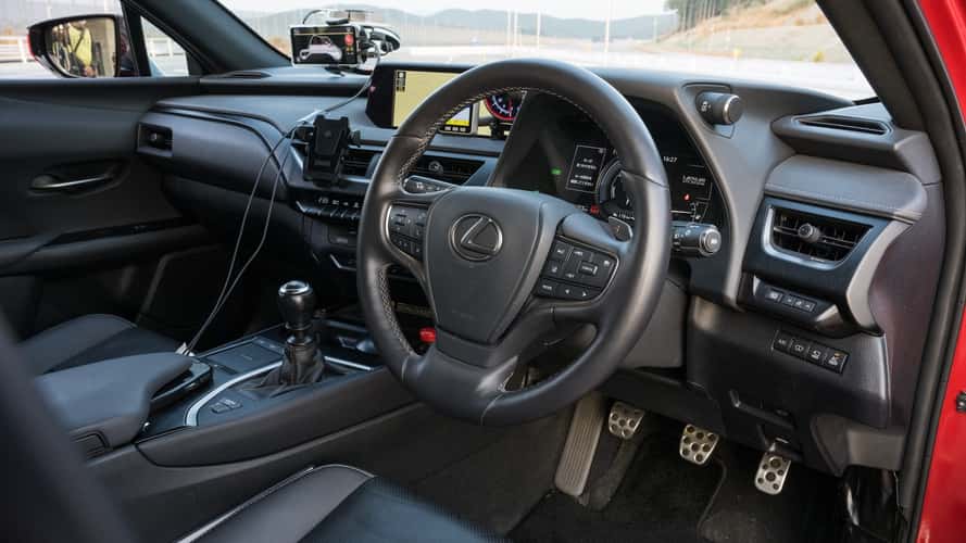 Lexus UX 300e mit Handschaltung