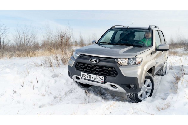Lada Niva Travel V Snegu