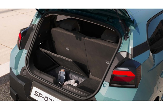 Dacia Spring 2026 interni E bagagliaio