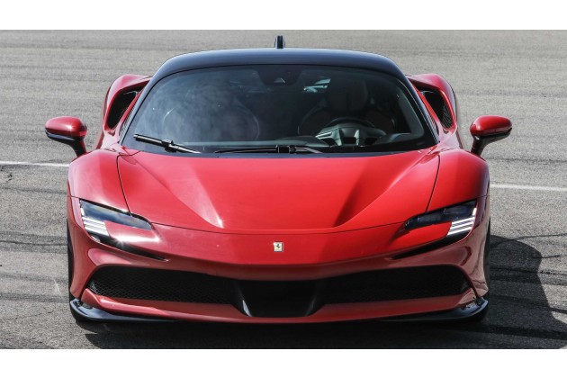 Ferrari SF90 Stradale la prova