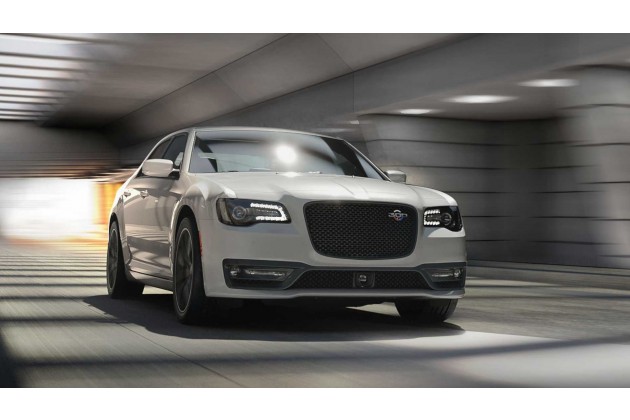 2023 Chrysler 300C Front View