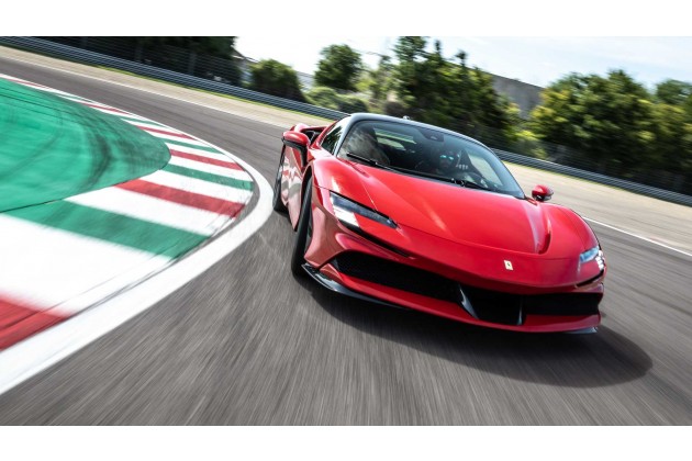 Ferrari SF90 Stradale la prova