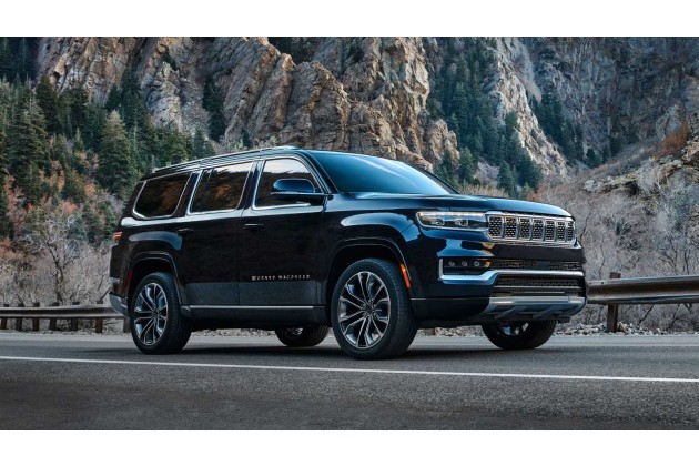 2022 Jeep Grand Wagoneer Exterior Front Quarter