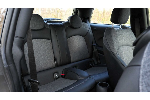 Mini Cooper vs Opel Corsa GSi
