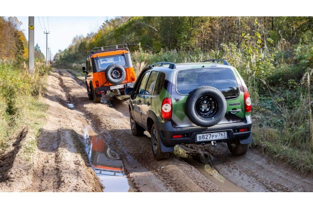 UAZ Hunter Expedition vs Lada Niva Off Road