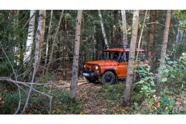 UAZ Hunter Expedition V Lesu