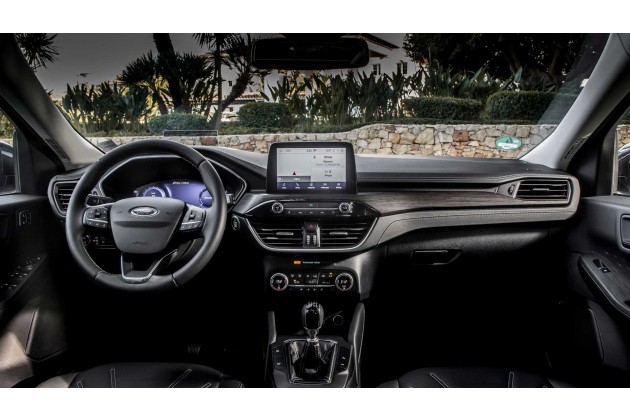 Ford Kuga Vignale EcoBlue Hybrid 2020 On Location