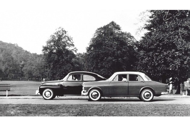Volvo PV444 hinten und Volvo 122 Amazon vorne 1959