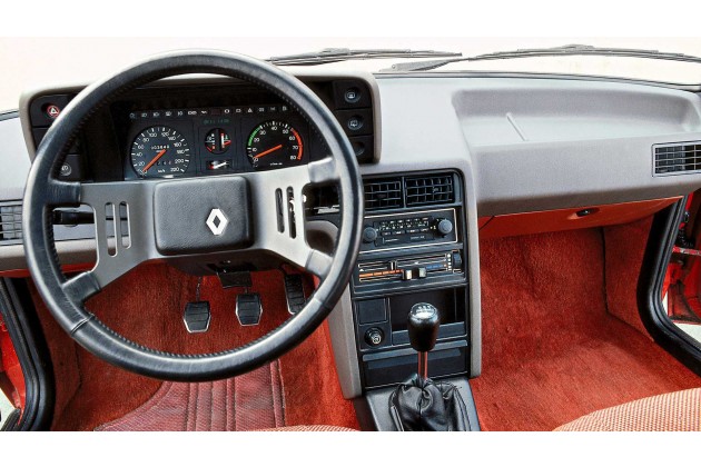 Renault Fuego le foto del tempo