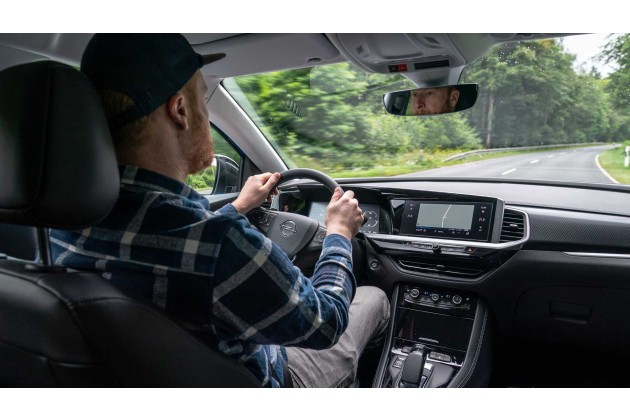 Opel Grandland Hybrid4 2021 im Test