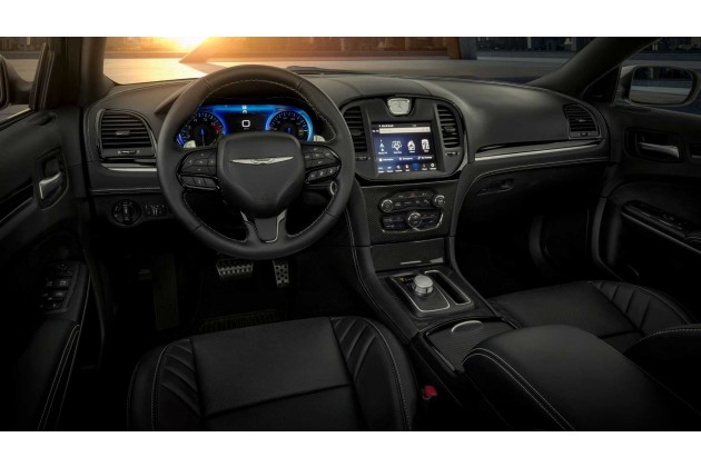 2023 Chrysler 300C Interior
