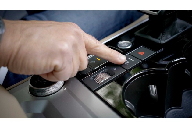 VW Touareg mit Park Assist Plus mit Fernbedienung