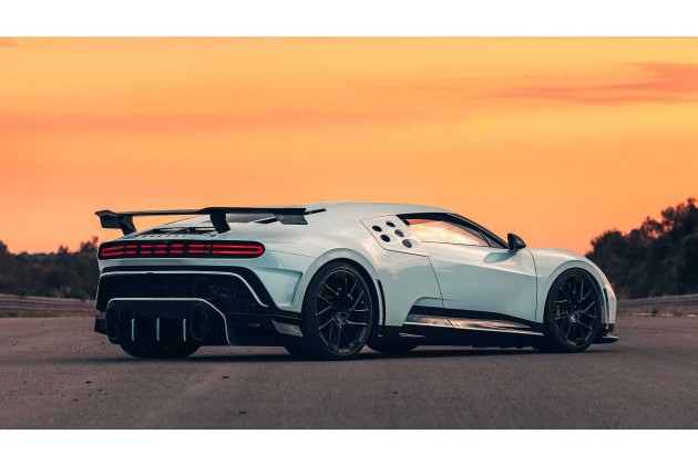 Bugatti EB 110 und Bugatti Centodieci