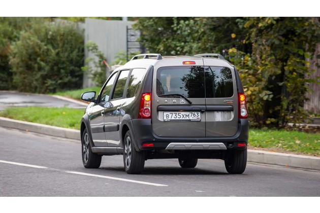 Lada Largus Cross V Dvizhenii