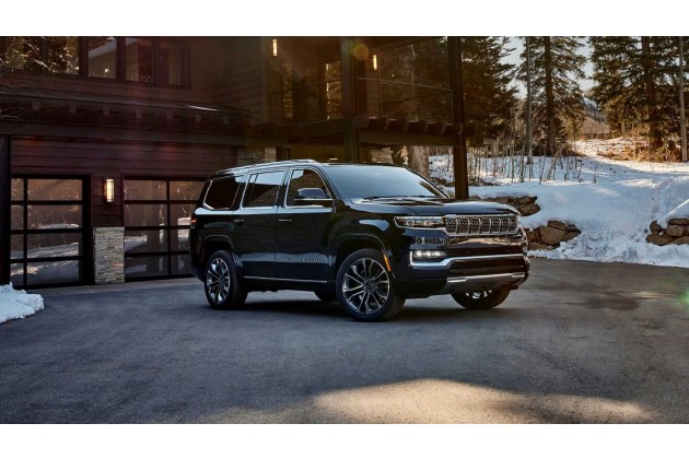 2022 Jeep Grand Wagoneer Exterior Front Quarter