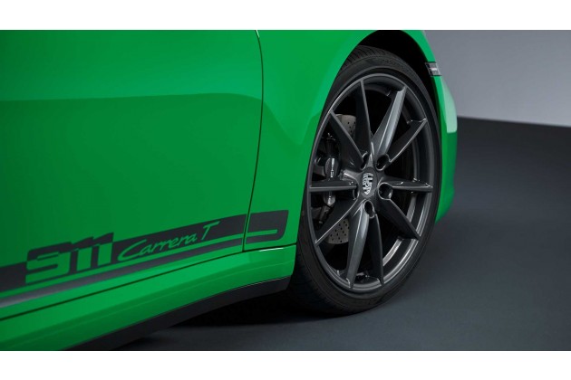 2023 Porsche 911 Carrera T in Python Green