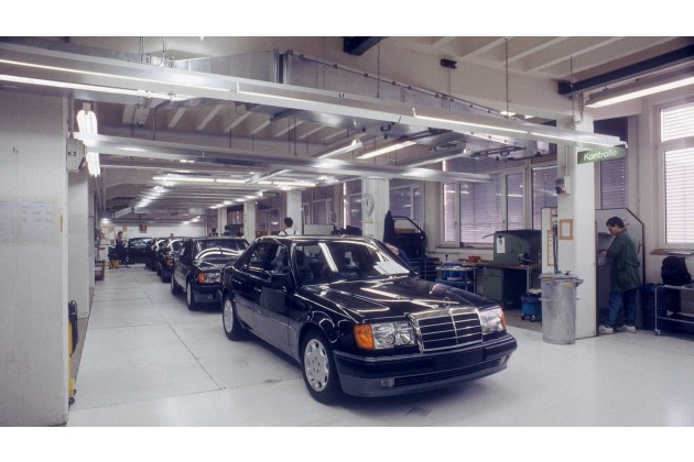 Mercedes 500 E Produktion bei Porsche