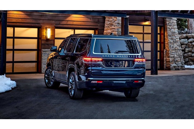 2022 Jeep Grand Wagoneer Exterior Rear Quarter