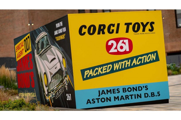 Aston Martin DB5 Goldfinger Giant Corgi Box