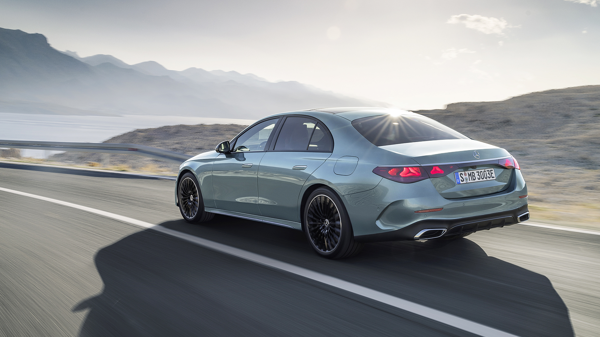 Der Mercedes E 300 e mit EQ Hybridtechnologie kommt auch rein elektrisch weit