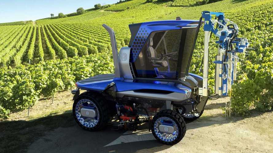 New Holland Straddle Concept Tractor Designed By Pininfarina