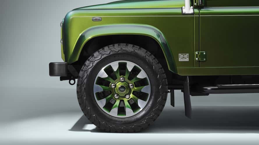 Land Rover Classic Defender V8 (2026) in Spectral Green