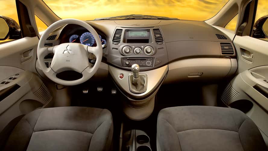 Mitsubishi Grandis (2003-2011)